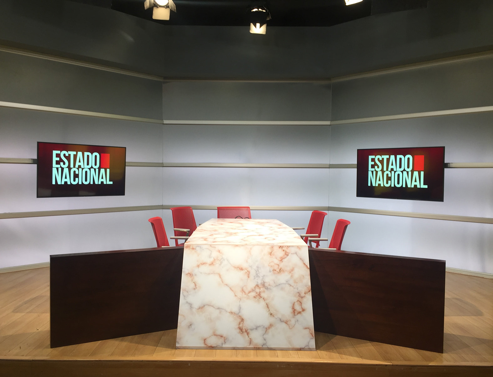 Set de Entrevistas TN7 (Escenografías) por Giannina Cappella Interiors — foto 3
