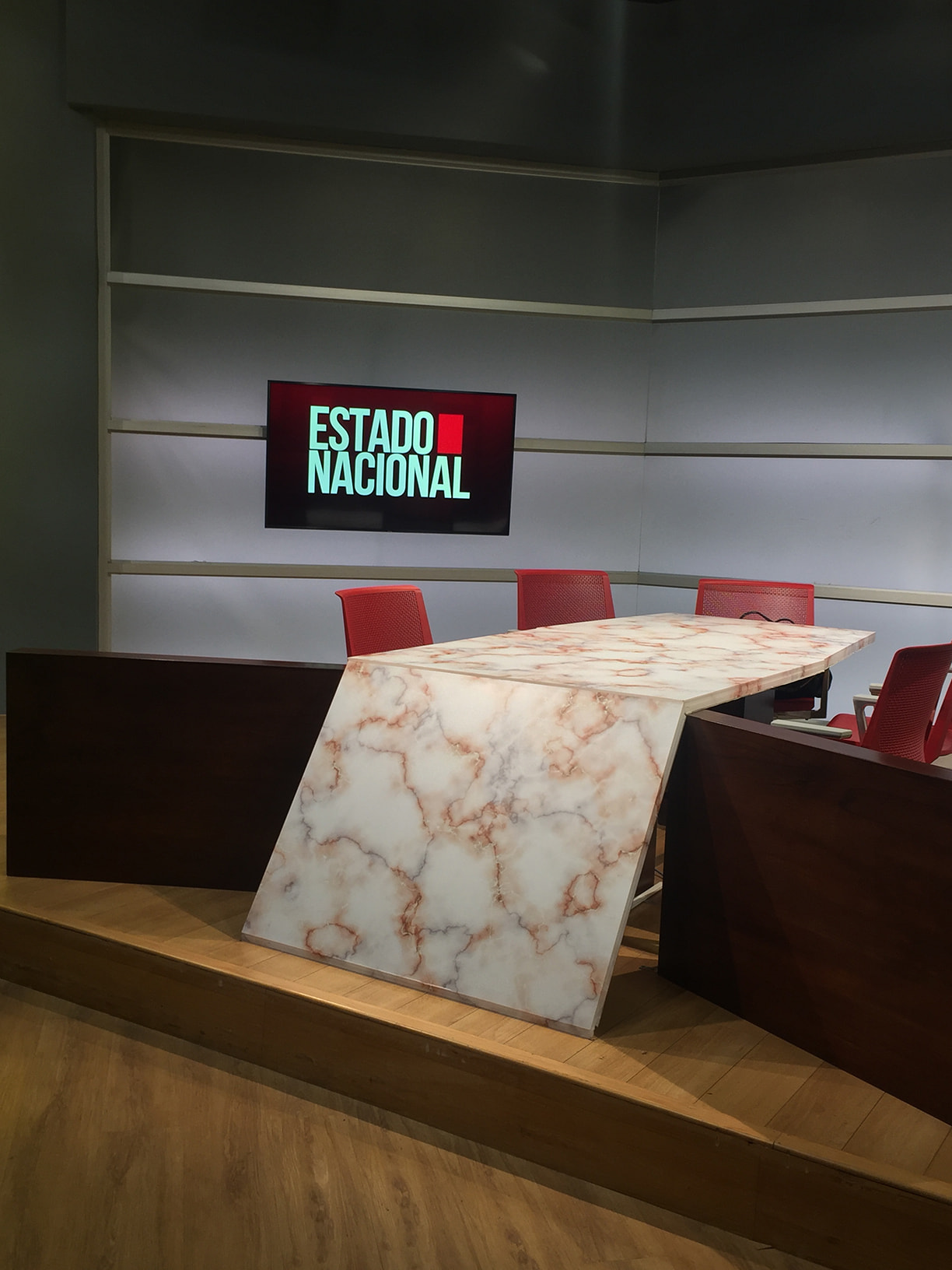 Set de Entrevistas TN7 (Escenografías) por Giannina Cappella Interiors — foto 4